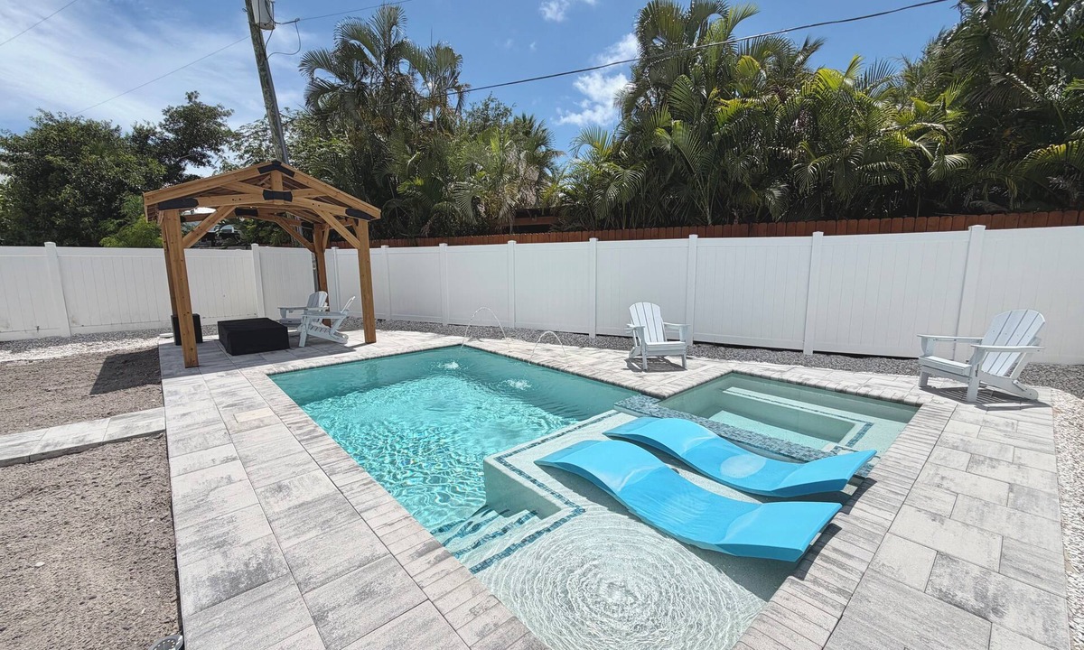 Fort Myers Beach Cottage | Private Home - Steps away from beach - Pool and Hot Tub