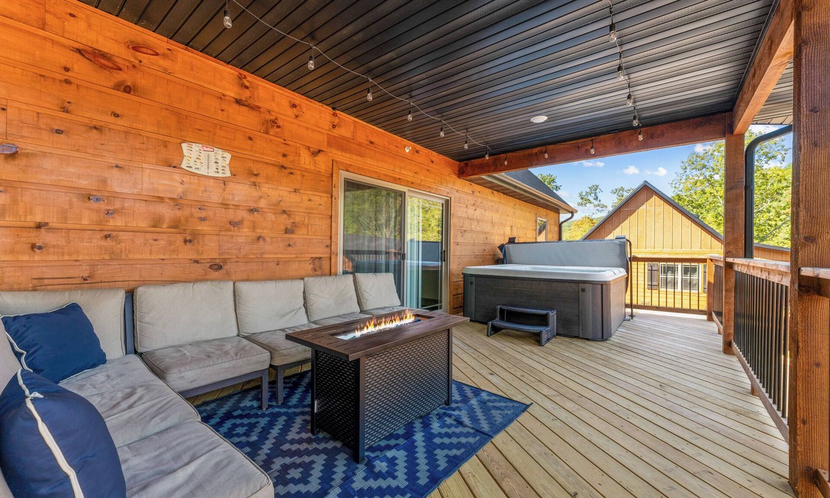 Branson House | Private Hot Tub & Firepit with Water Views, Community Indoor Pool & Daily Attraction Tickets