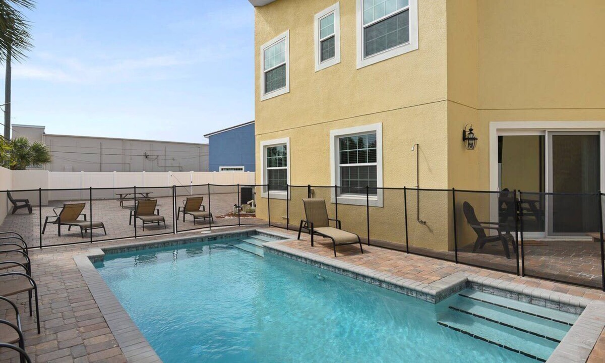 Indian Harbour Beach House | Private Pool! Fortebello Beachside 162