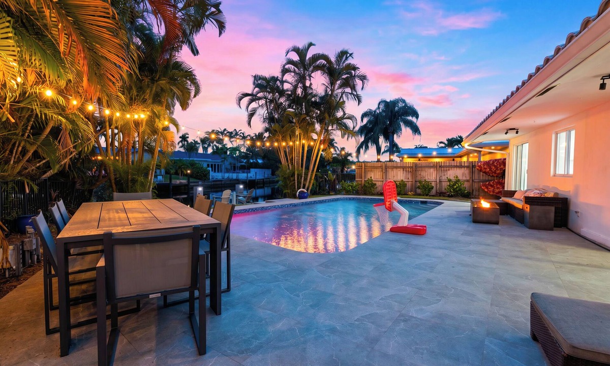 Coral Ridge Isles House | Private Pool + Canal-Front Deck | Beach 10 min | Las Olas 15 min | Soleil Breeze