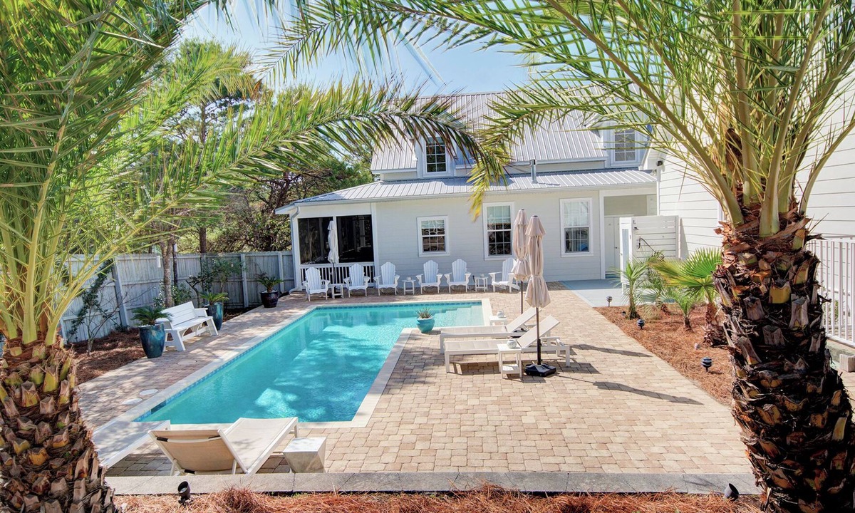 Santa Rosa Beach House | PRIVATE POOL/GOLF CART/SWING/ICE MAKER/BEACH CHAIRS & UMBRELLAS/PARKING 6 CARS