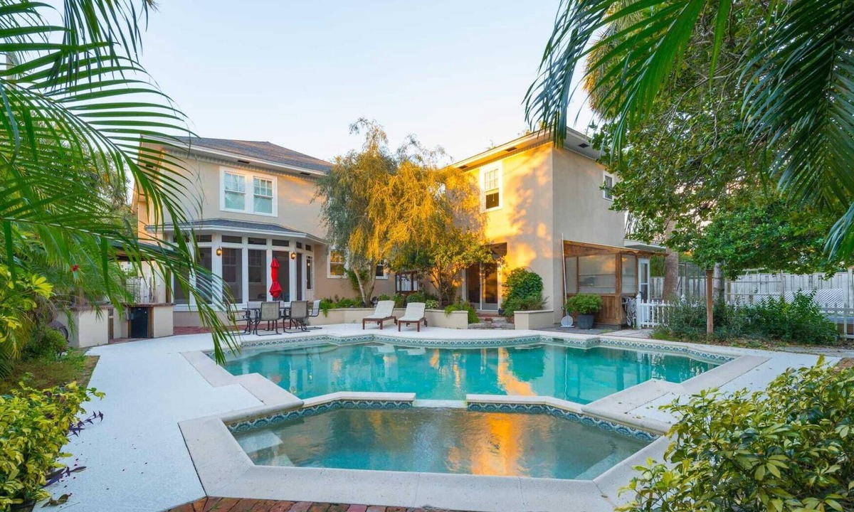 Fairvilla House | Private Poolside Guest House In Winter Park/Orlando