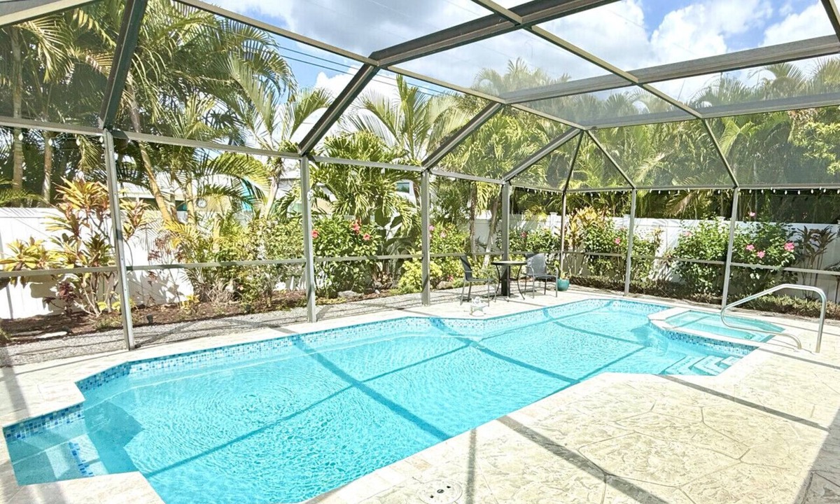 Naples Park House | Private Tropical Oasis - Summer/Fall Reduced 10% - Heated Pool/Spa - 1 Mile to Beach!
