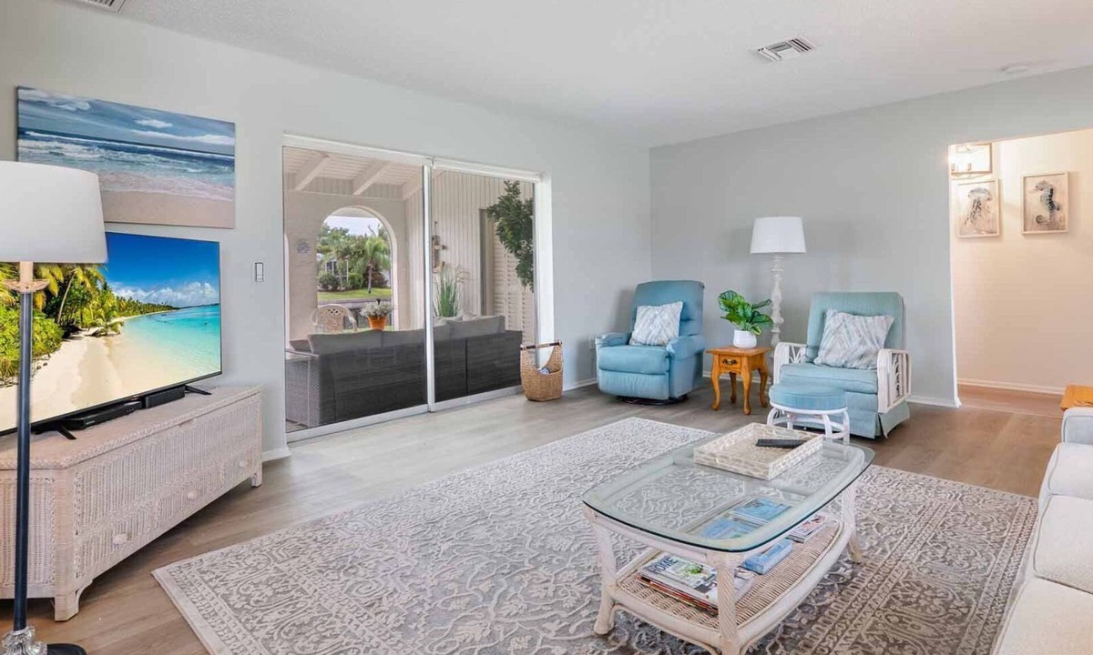 Punta Gorda House | Punta Gorda Isles Canal 2 bedroom Home- Sailboat Access! 15 foot dock!