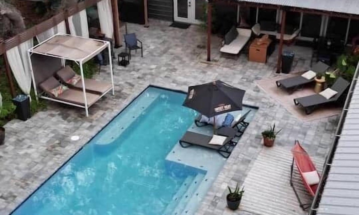 Lutz House | Purple Rain+New Orleans Garden Guest Suites