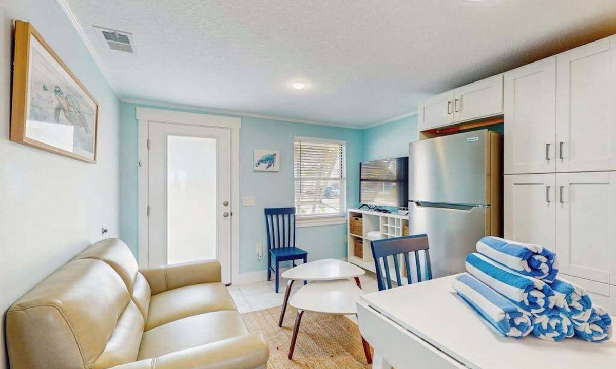 Holmes Beach Villa | Quaint beachfront duplex villa in ideal location with screened lanai & free trolley
