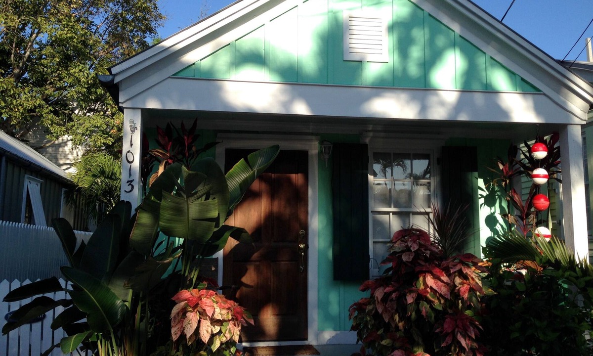 Old Town Cottage | Quaint Conch House Located In Historic Bahama Village.