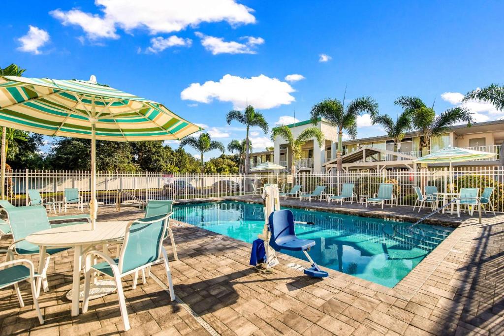 Bayshore Gardens Hotel | Quality Inn Bradenton - Sarasota North