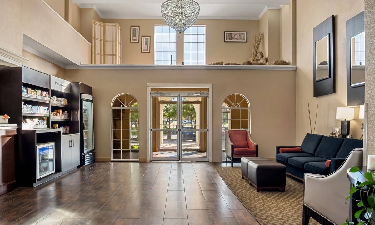 Las Colinas Hotel | Quality Suites Irving-Las Colinas