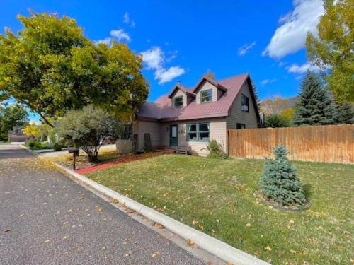 Basalt House | Quiet Basalt Home Fenced Yard, Work Space, Pets ok
