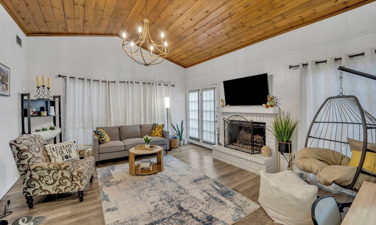 North Arlington House | Quiet Casa Felice, fully furnished, utilities paid , located in N. Arlington