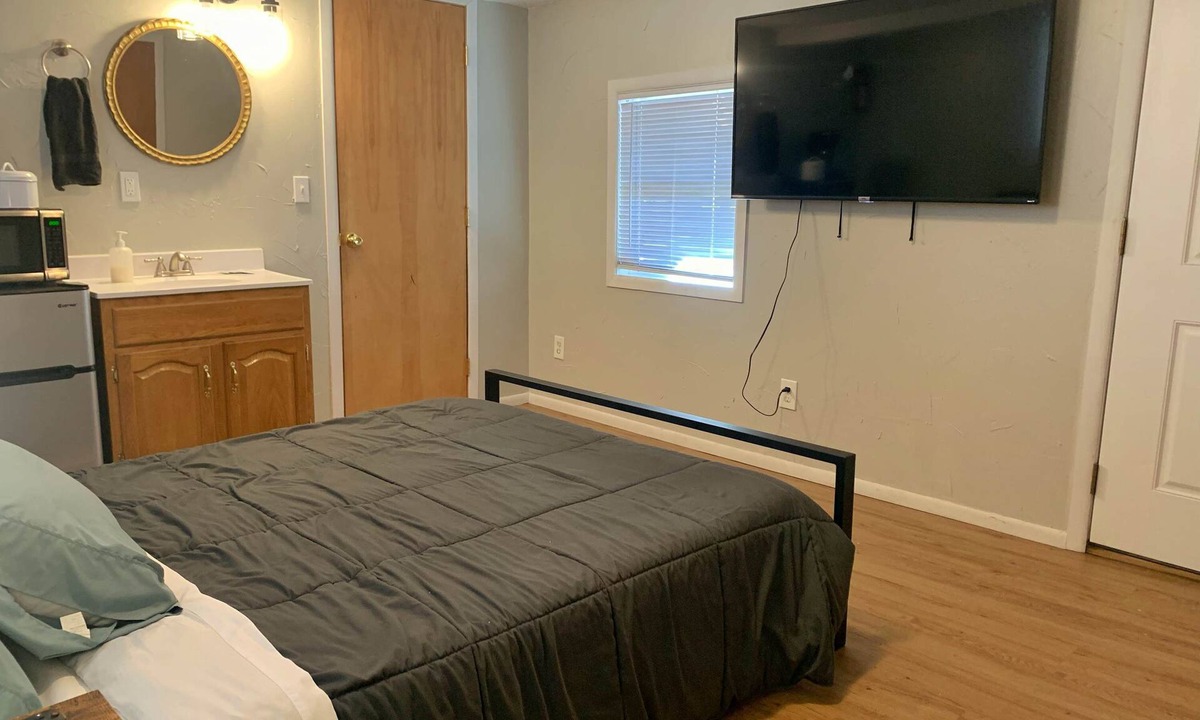 Howard House | Quiet Motel Room Near Ark River - 15 min to Salida