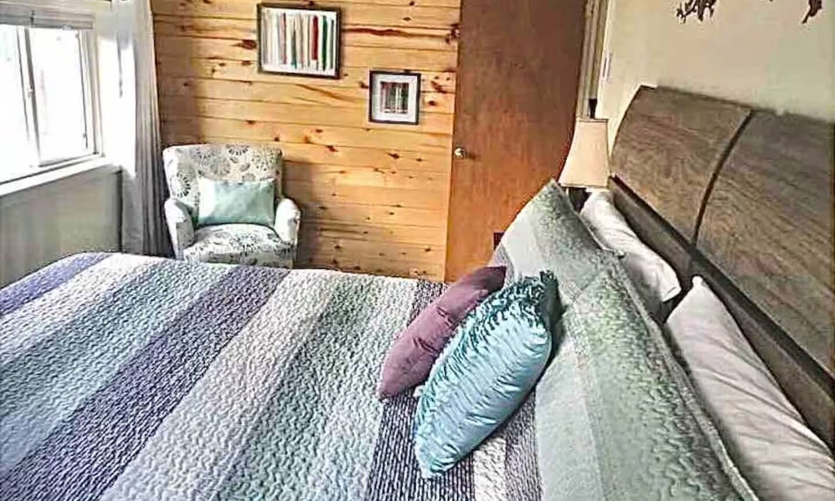 Westcliffe Hotel | Ravens Blue Skies 5rm Suite on Main, 2 bdrm, kitchen. living rm, & patio dogs ok