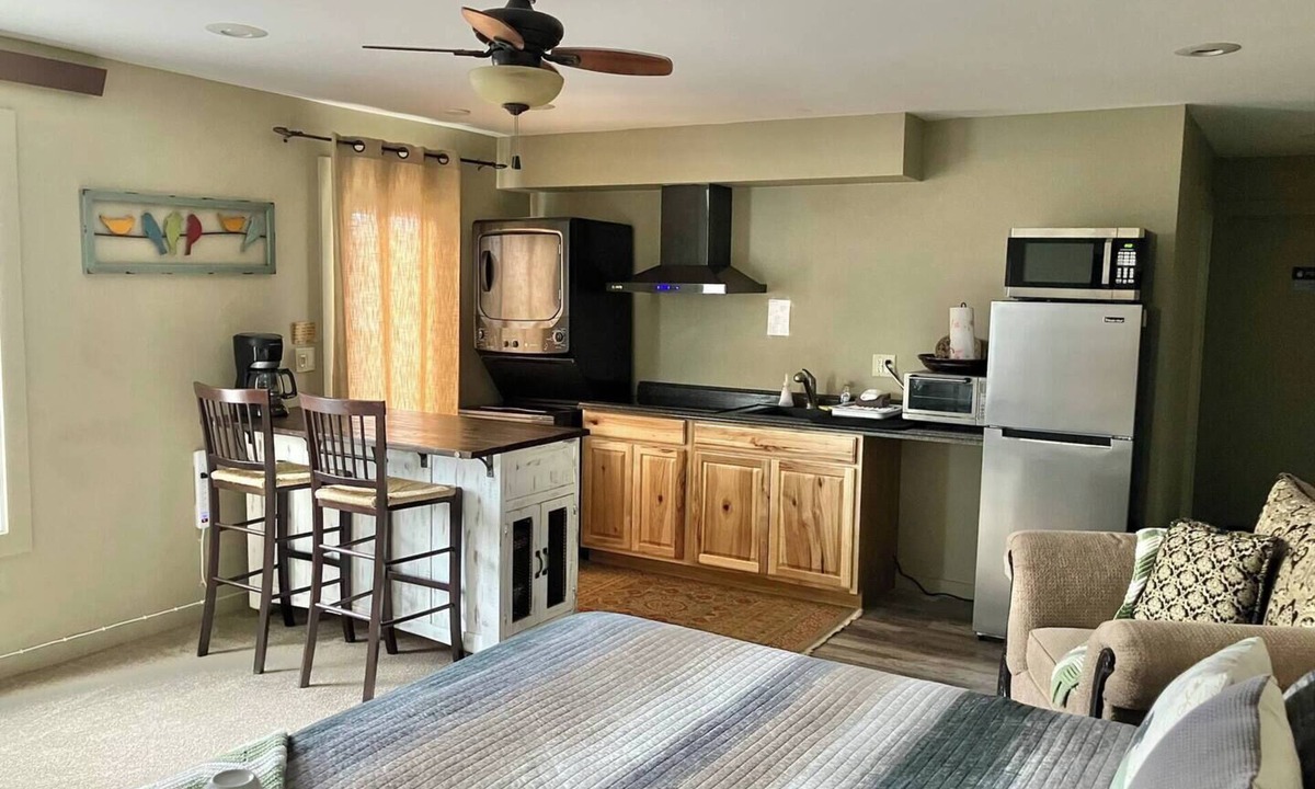 Westcliffe Hotel | Ravens Starry Nights 3rm Suite, Kitchenette, Soaking Tub, Patio Fire Pit & Grill
