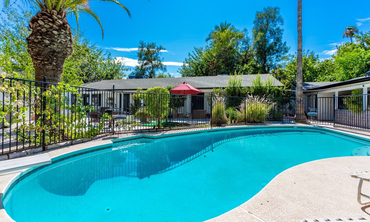 Alhambra House | RazInn Central Phoenix