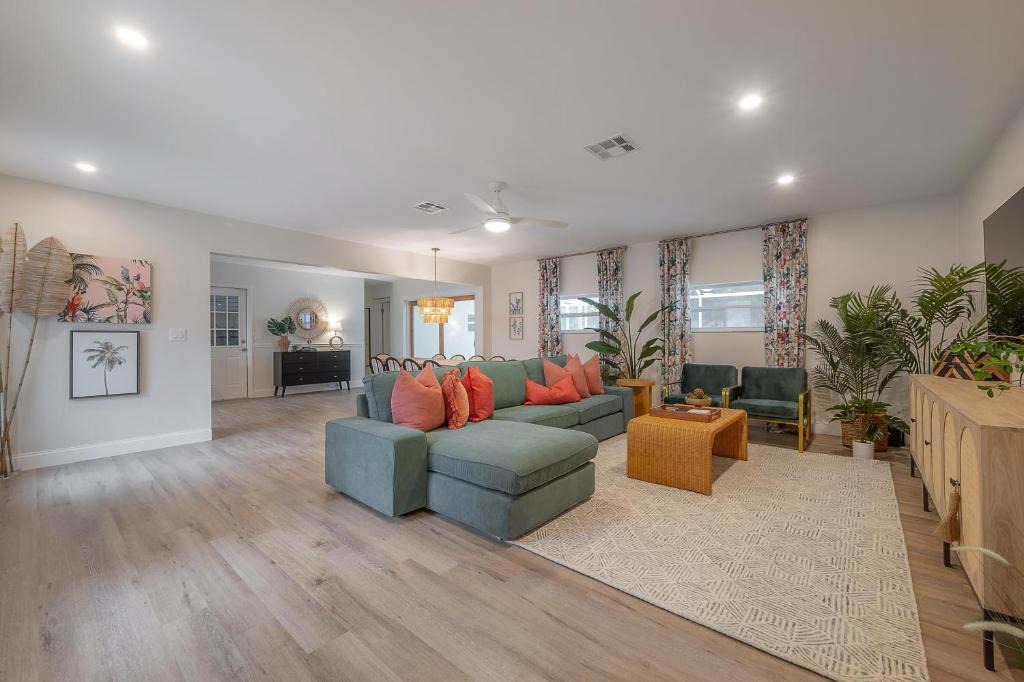 Clearwater House | Recently Renovated Clearwater Pool Home!