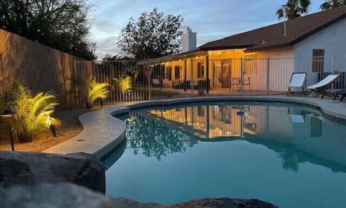 Glendale House | Redzone Retreat 4B/2B with Pool - Glendale House sleeps 8