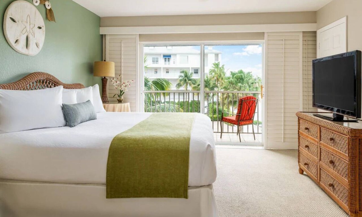 Marco Island Hotel | Refined Island Escape, Olde Marco Inn Deluxe 2BR Suite w/Porch
