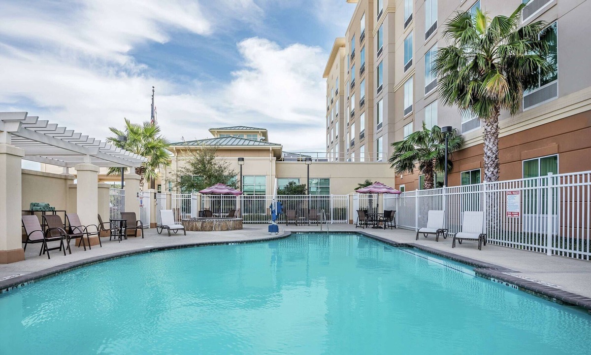 Far North Central Hotel | Refined Room Designed for a Relaxing Escape w/Great Dining Options