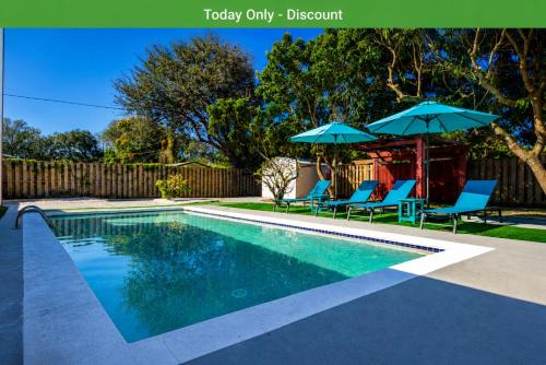 Driftwood House | Relax & Fun Hollywood Private Pool | Arcade Game