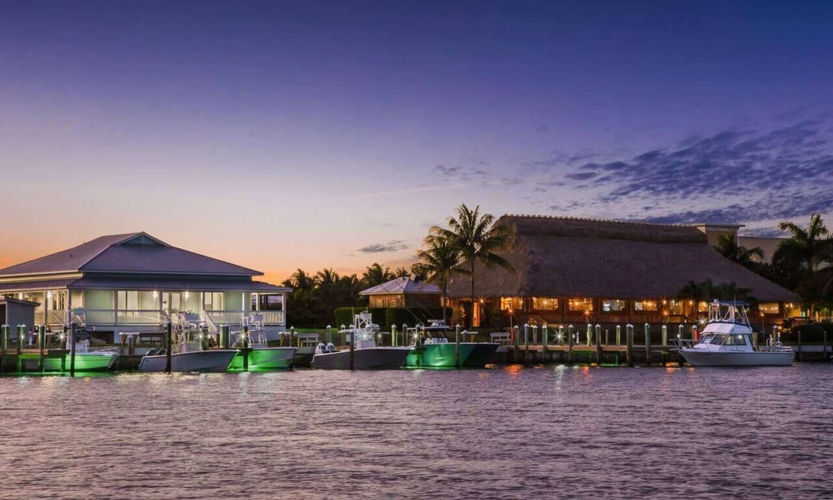 Marathon Hotel | Relaxing Getaway! 2 Elegant Rooms, Outdoor Pool, Free Breakfast!