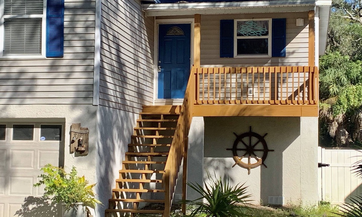 Tarpon Springs House | RELAXING GETAWAY THAT STILL FEELS LIKE HOME.