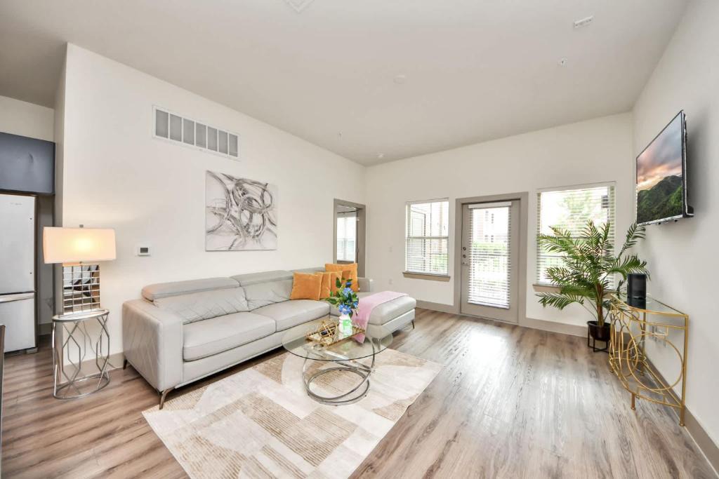 Addicks Apartment | Relaxing Houston Getaway 2 King Suites Game Ro