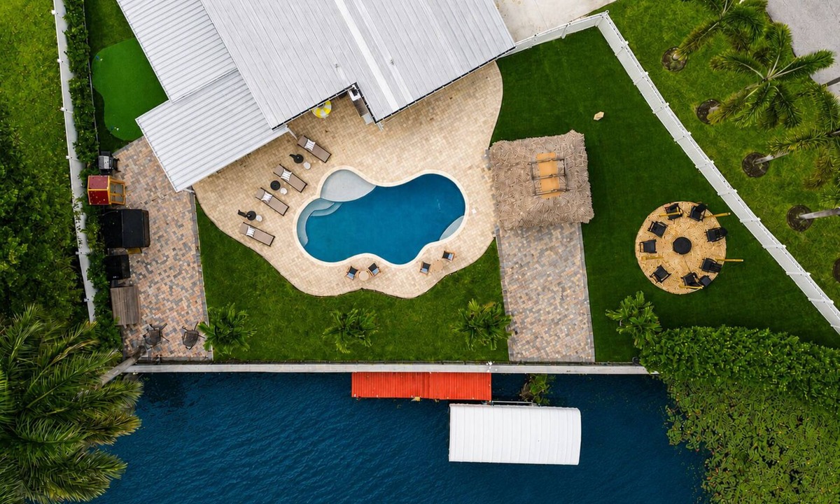 Lake Clarke Shores House | 🏡 Relaxing Lake Clarke Shores Getaway Near Everything