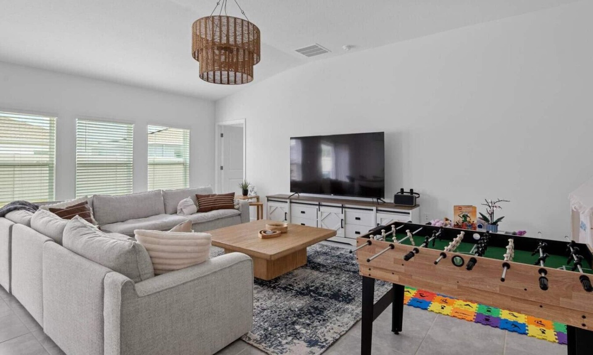 Winter Haven House | Relaxing Oasis 4 Bdr - Alaskan King, Grill & Games