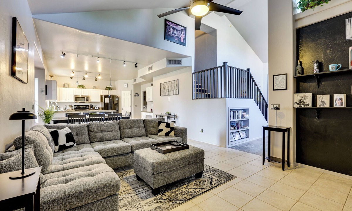 Paradise Valley Village House | Relaxing Phoenix Home - Outdoor Entertainment Area