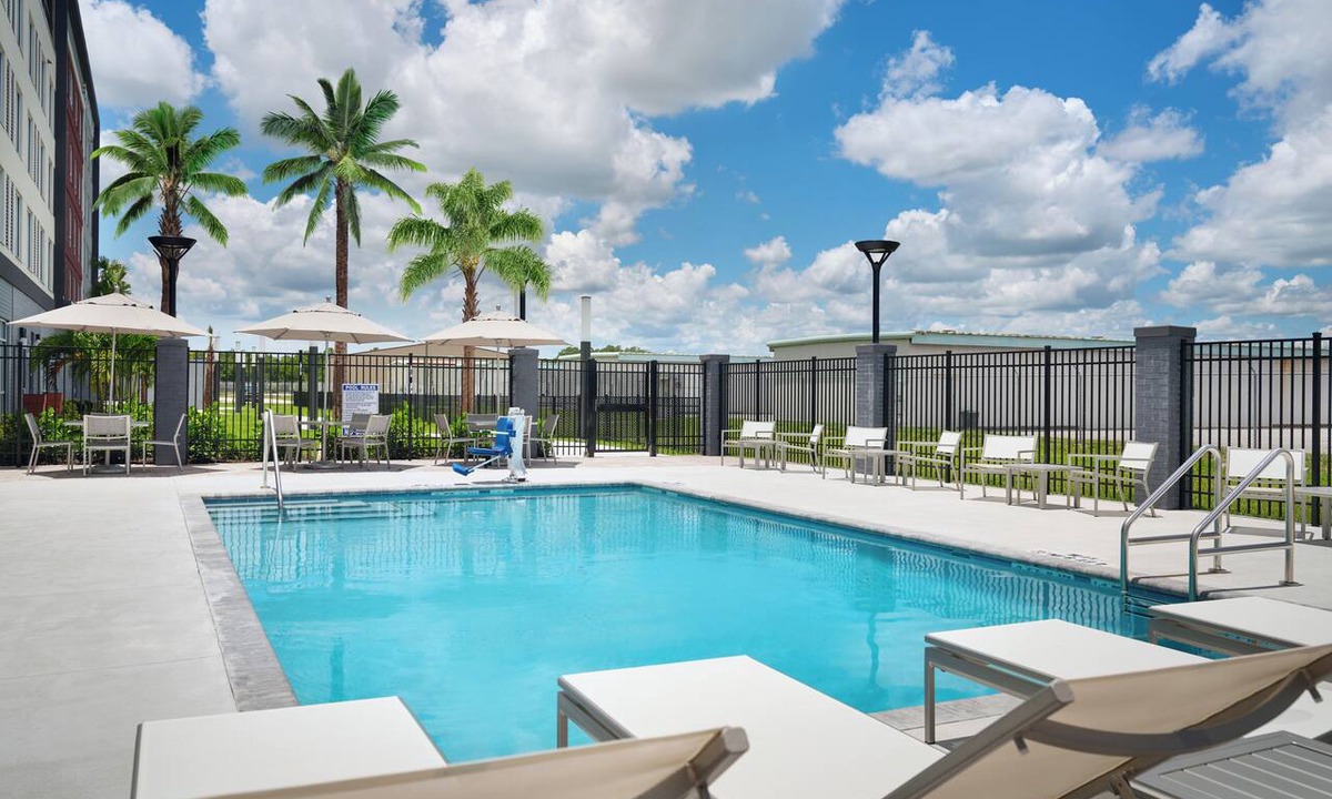 Melbourne Hotel | Relaxing Spot: Modern Room w/Free Breakfast | 5-Min Walk to Airport