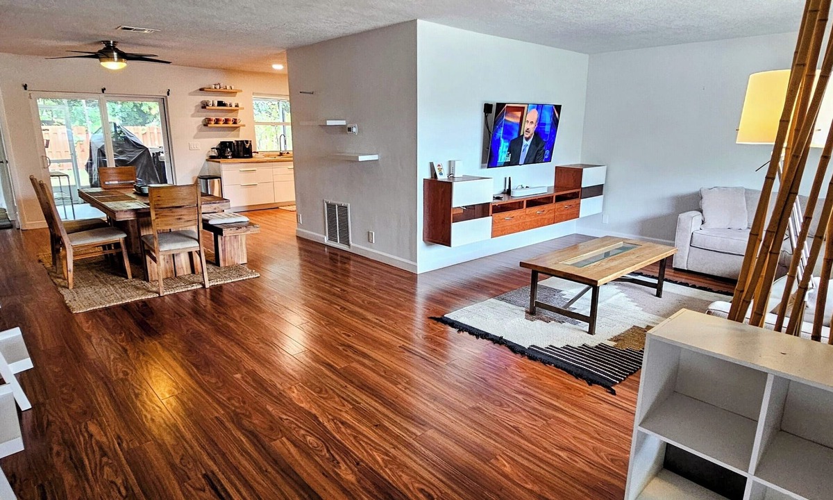 Hallandale Beach House | Remodeled Modern Home, 6-min-2-Beach, Sleep 16, +FREE Watersports & Rental Cars!
