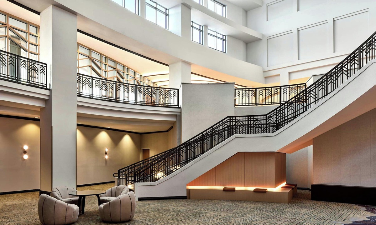 Glendale Sports and Entertainment District Hotel | Renaissance® Phoenix Glendale Hotel & Conference Center