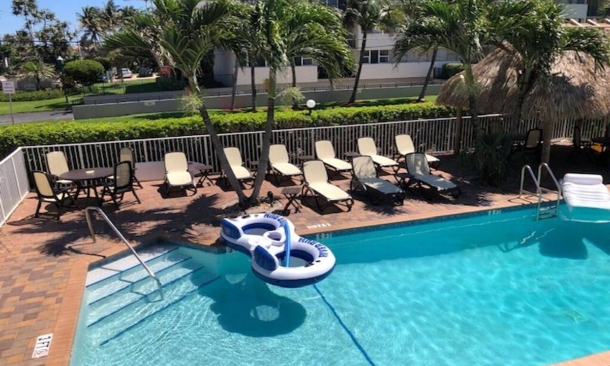 Deerfield Beach Condo | RENOVATED! Condo 1 block from the beach