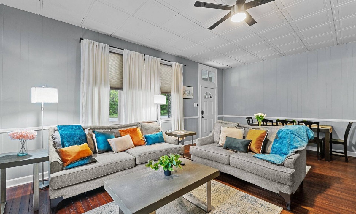 Downtown House | Retro Raleigh Downtown Flat Unit A~EV Chargers
