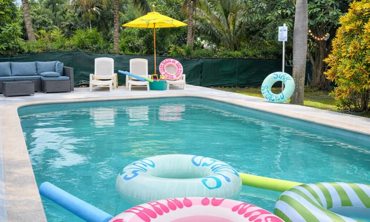 Boynton Beach House | Rio Beach Pool House - 7 min to the Beach!