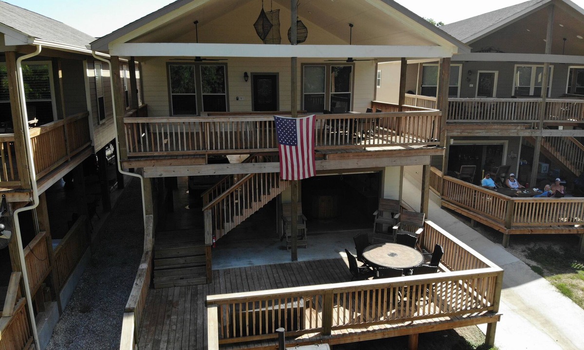New Braunfels House | River Road Villa #3-Riverfront Property with Stunning Outdoor Kitchen and Living