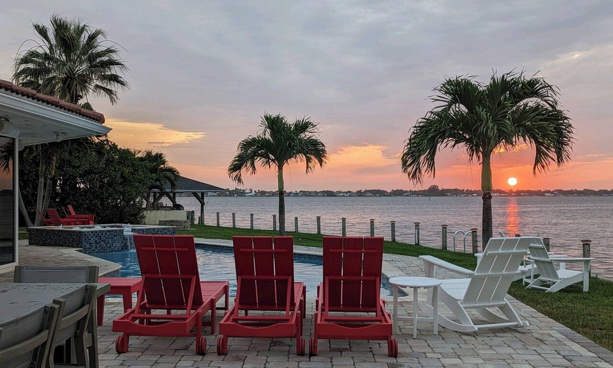 Cocoa Isles Country Club House | Riverfront-Heated Pool/Spa-Game Room-Bikes
