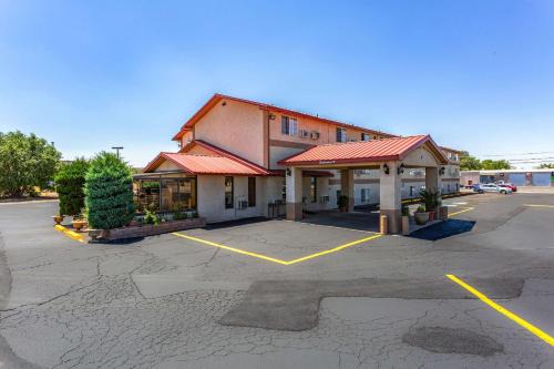 Farmington Hotel | Rodeway Inn Farmington