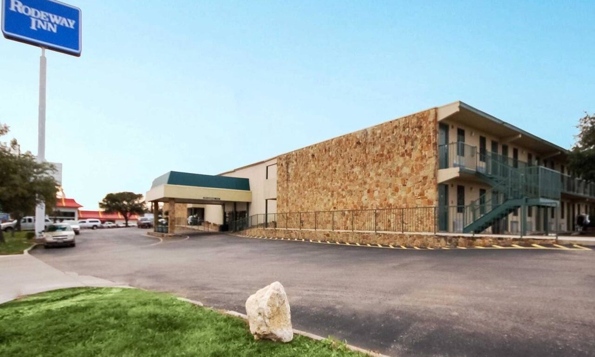 New Braunfels Hotel | Rodeway Inn New Braunfels - San Antonio Area