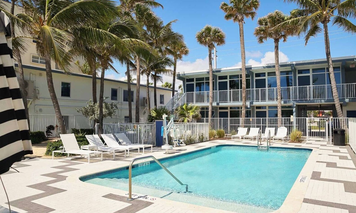 Lauderdale-by-the-Sea Hotel | Romantic Beach Getaway! Outdoor Pool, & Gym Access! Close to Bay View Drive Park