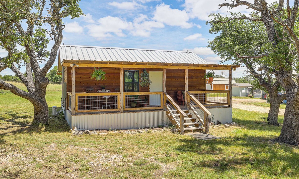 Harper Apartment | Romantic Wine Country Cabin Near Fredericksburg