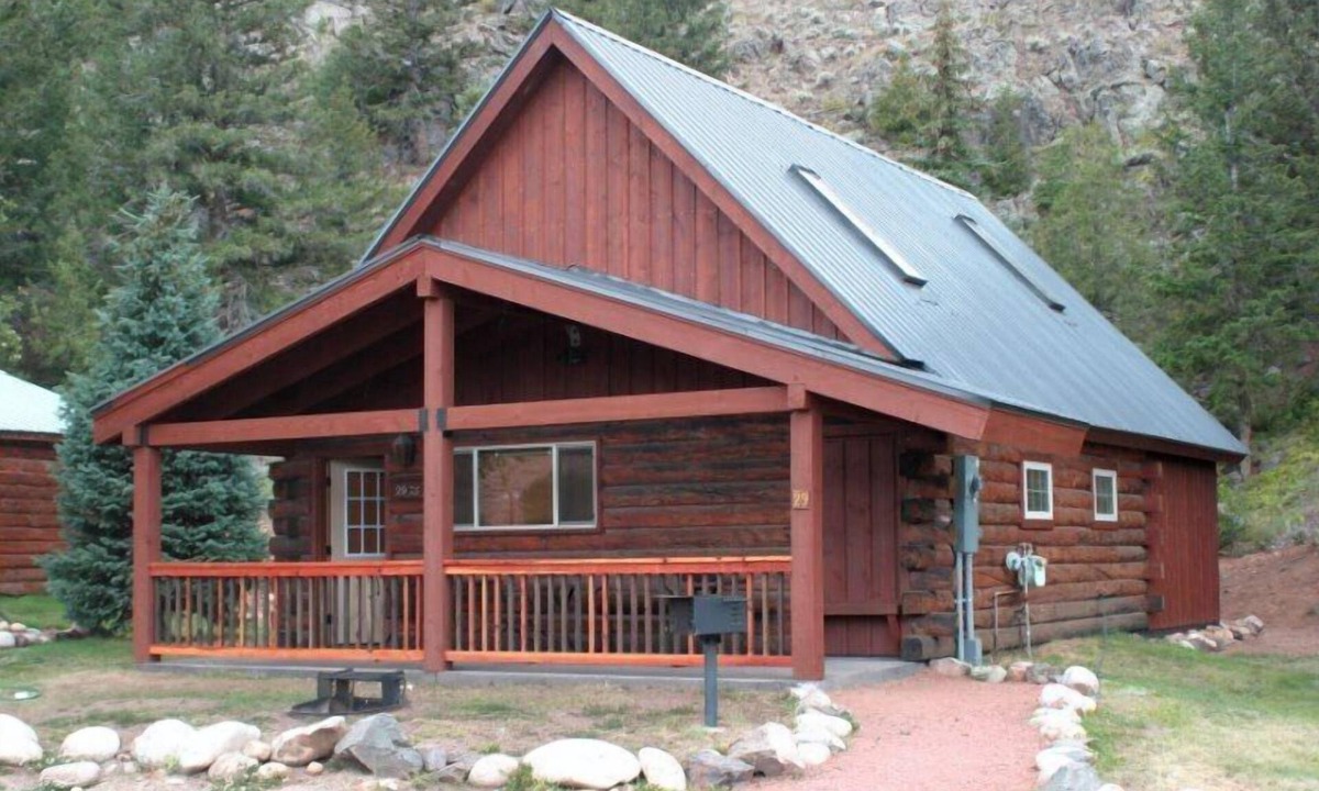 Almont Cabin | Roomy Taylor Canyon Cabin With Private Fishing Access