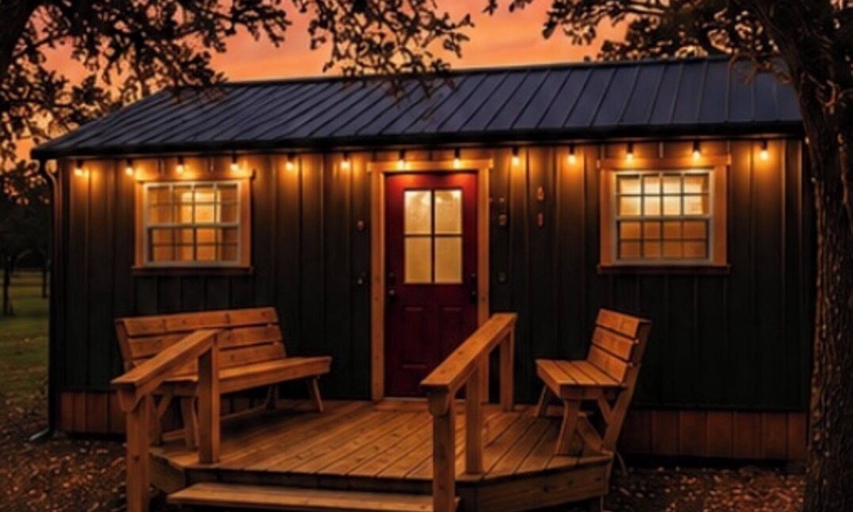 Ledbetter Cabin | Round Top Designer Retreat BLITZEN Cabin at Reindeer Ranch