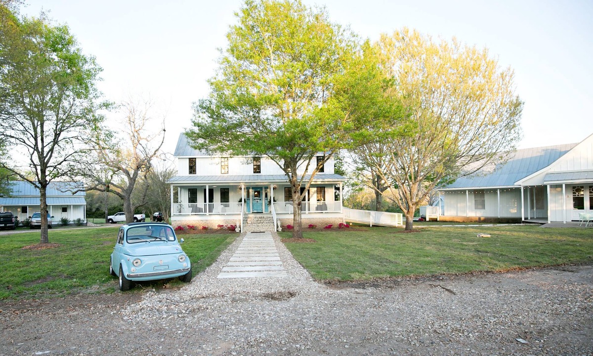 Round Top Apartment | Round Top's Stylish Hospitality- The Frenchie Boutique Hotel ROOM 1