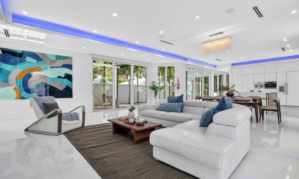 Birch Park Finger Streets House | Rove Travel | Villa Solara | With Pool & Balcony