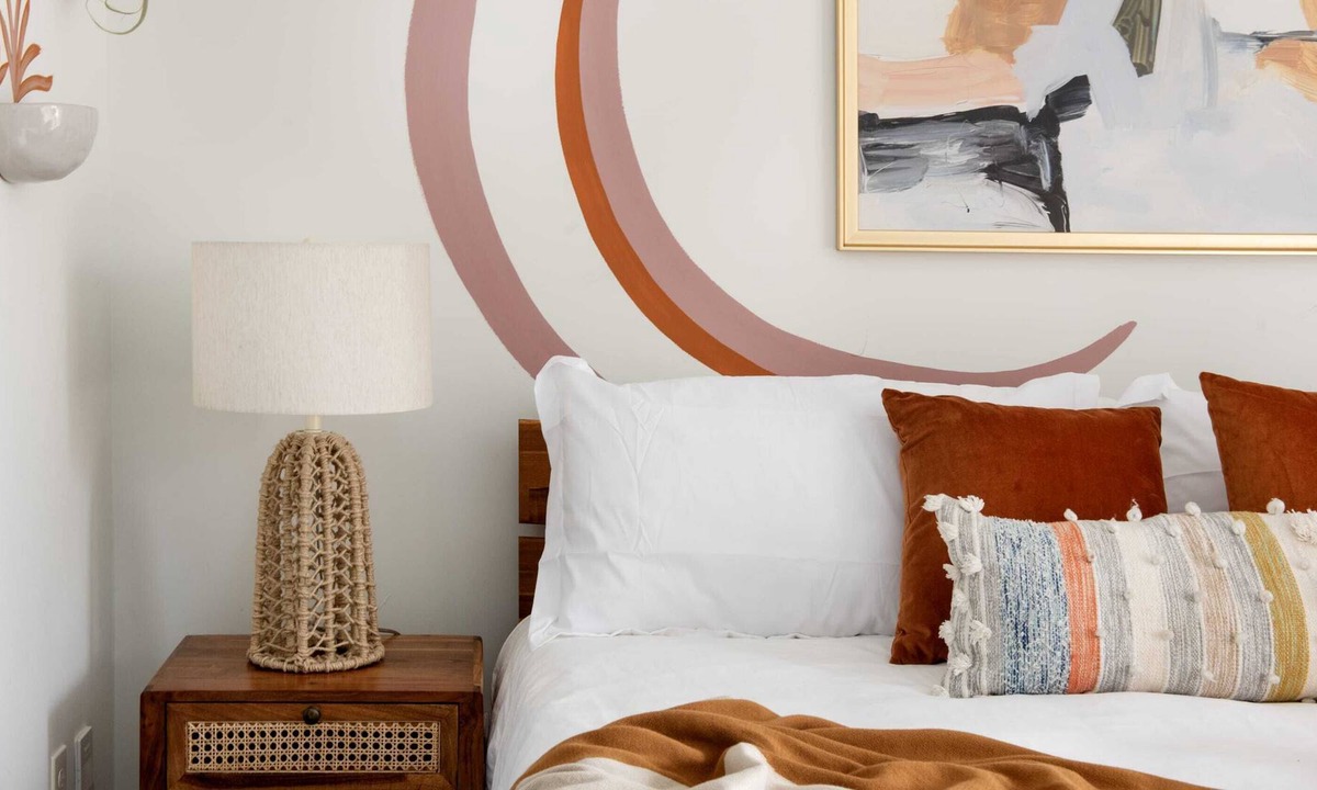 Virginia Highland Apartment | Runaround Sue Summary