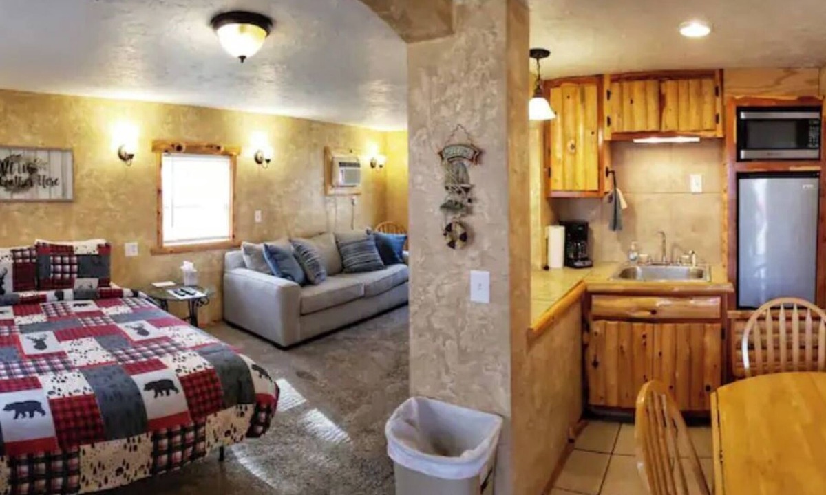 Rockaway Beach Cabin | Rustic Cabin at the Lake - Campfire - Near Marina
