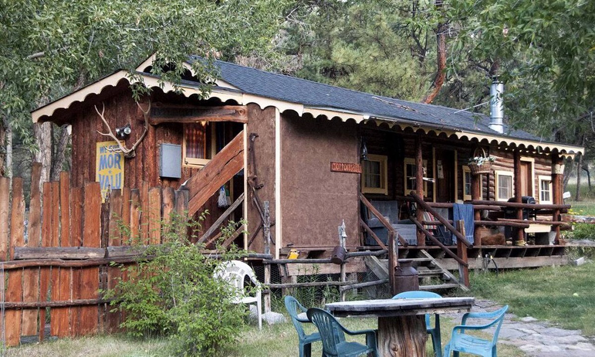 Nathrop Cabin | Rustic Log Cabin Set Within Mountains in Colorado