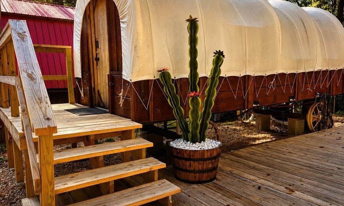 Avinger Cabin | Rustic Wagon Glamping near Lake O' the Pines - Hot Tub - Fire Pit